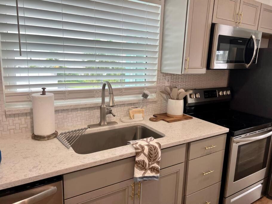 Lakefront Duplex With Pontoon Boat 3 Bed House マウント・ドラ エクステリア 写真