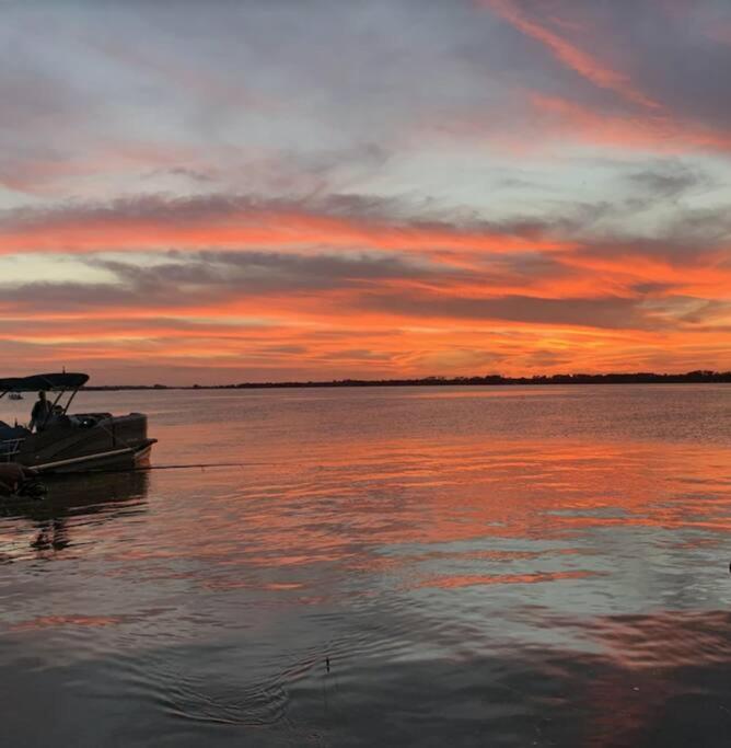 Lakefront Duplex With Pontoon Boat 3 Bed House マウント・ドラ エクステリア 写真
